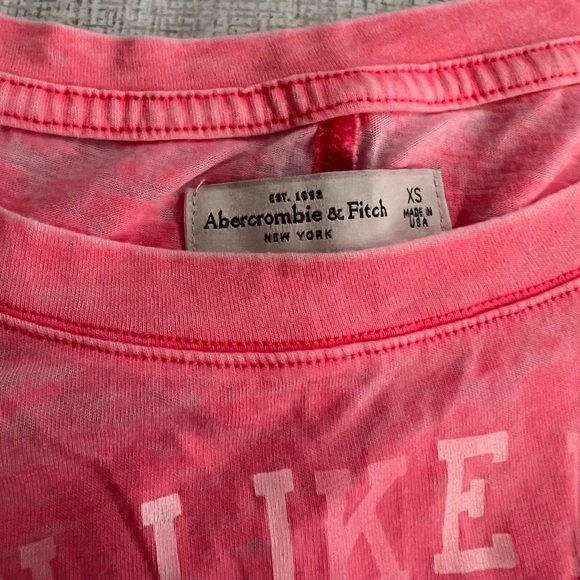 EUC Abercrombie & Fitch Women’s Run Like Ryan Gosling is Waiting T-Shirt in Pink - Picture 4 of 4